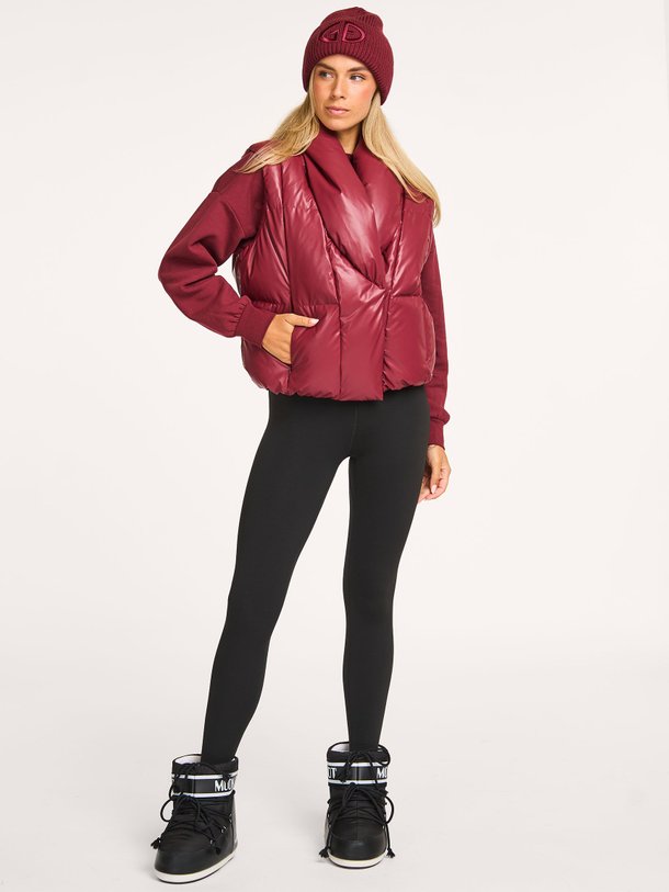 Ontdek de Balou geweven leatherlook bodywarmer van Goldbergh in de kleur bordeauxrood bij Orangebag. Op werkdagen voor 21:45 besteld, morgen in huis.