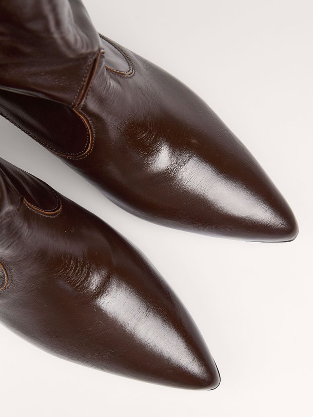 Ontdek de Hicha lederen lage laarzen van Anonymous Copenhagen in de kleur donkerbruin bij Orangebag. Op werkdagen voor 21:45 besteld, morgen in huis.