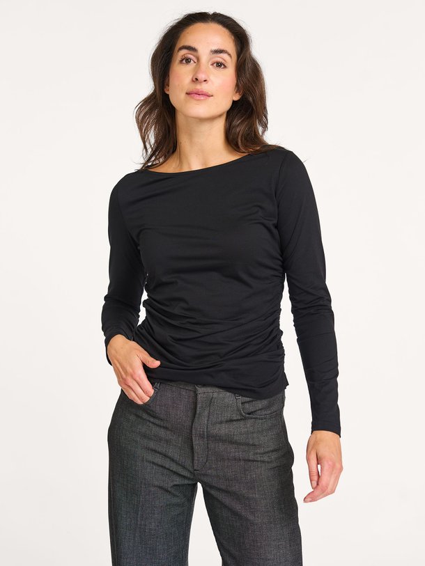 Ontdek de Lea katoenmix top van My Essential Wardrobe in de kleur zwart bij Orangebag. Op werkdagen voor 21:45 besteld, morgen in huis.