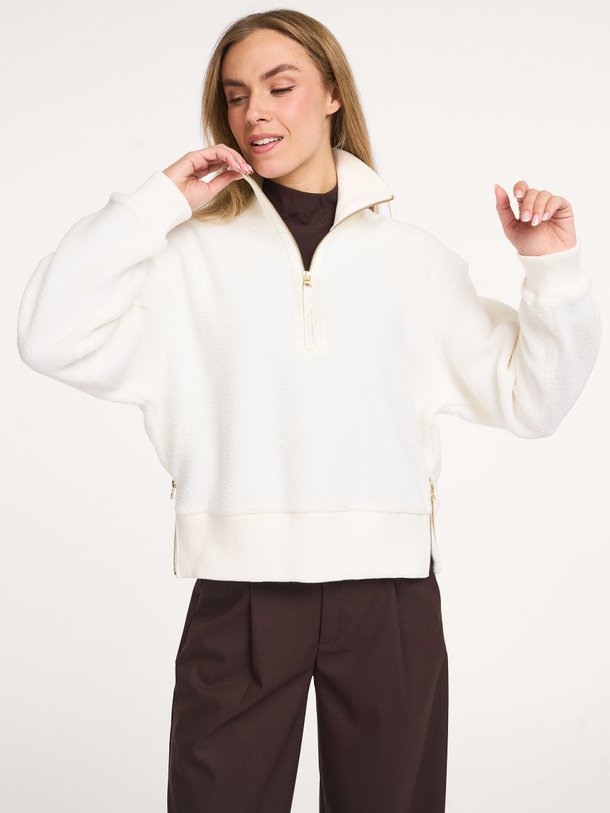 Ontdek de Roselle geweven fleece trui van Varley in de kleur off-white bij Orangebag. Op werkdagen voor 21:45 besteld, morgen in huis.