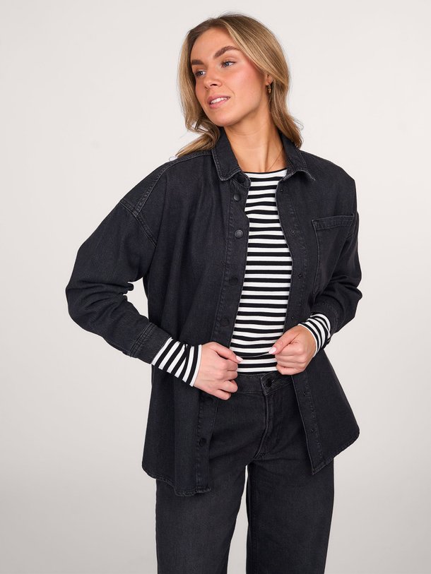 Ontdek de Malo denim blouse van My Essential Wardrobe in de kleur donkergrijs bij Orangebag. Op werkdagen voor 21:45 besteld, morgen in huis.