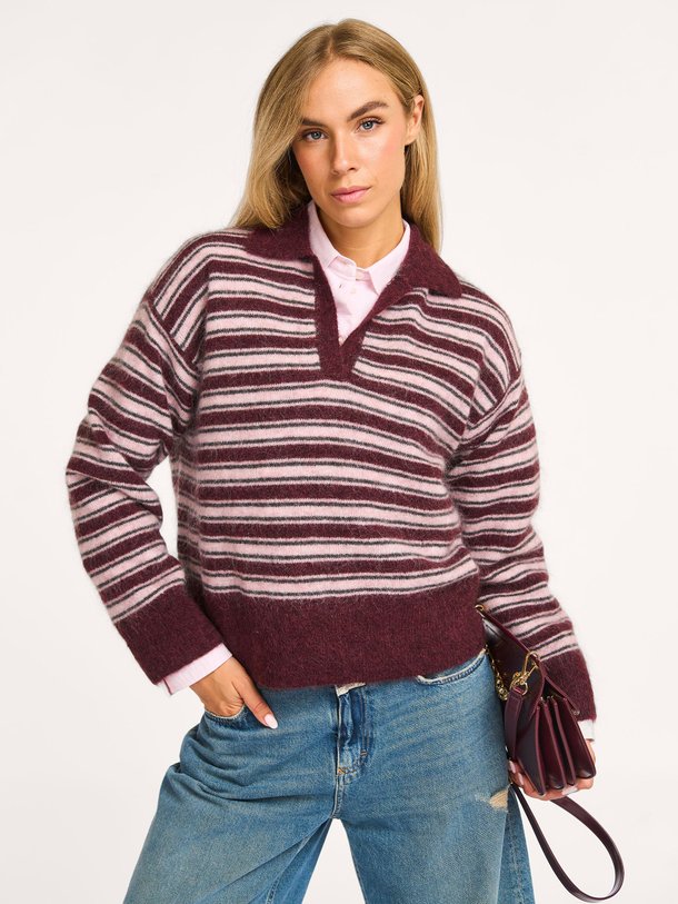 Ontdek de Vienna mohairmix gestreepte trui van Second Female in de kleur bordeauxrood bij Orangebag. Op werkdagen voor 21:45 besteld, morgen in huis.