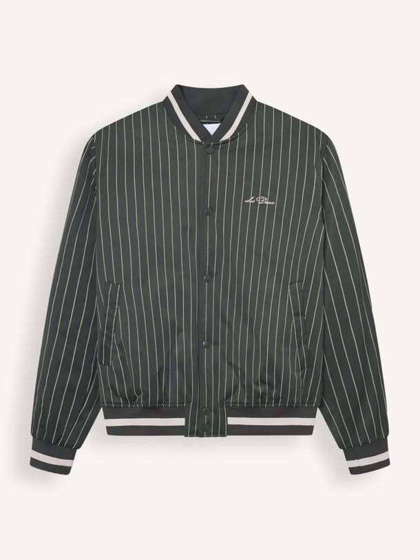 Ontdek de Varsity katoenmix gewatteerde jack van Les Deux in de kleur donkergroen bij Orangebag. Op werkdagen voor 21:45 besteld, morgen in huis.
