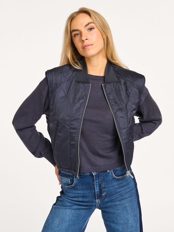 Ontdek de Geweven bodywarmer van Yaya in de kleur donkerblauw bij Orangebag. Op werkdagen voor 21:45 besteld, morgen in huis.