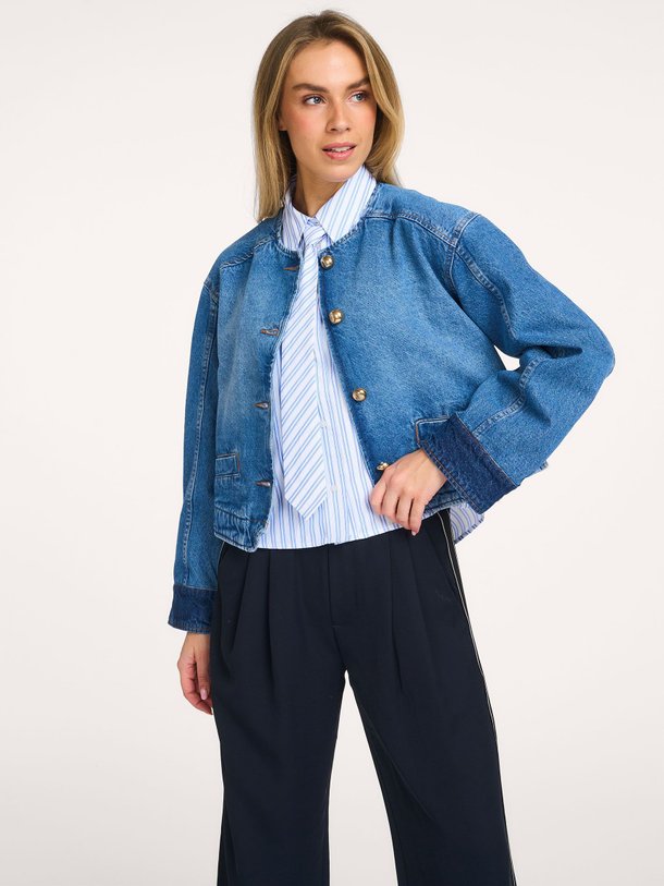 Ontdek de Bilbao denim jack van Co'Couture in de kleur blauw bij Orangebag. Op werkdagen voor 21:45 besteld, morgen in huis.