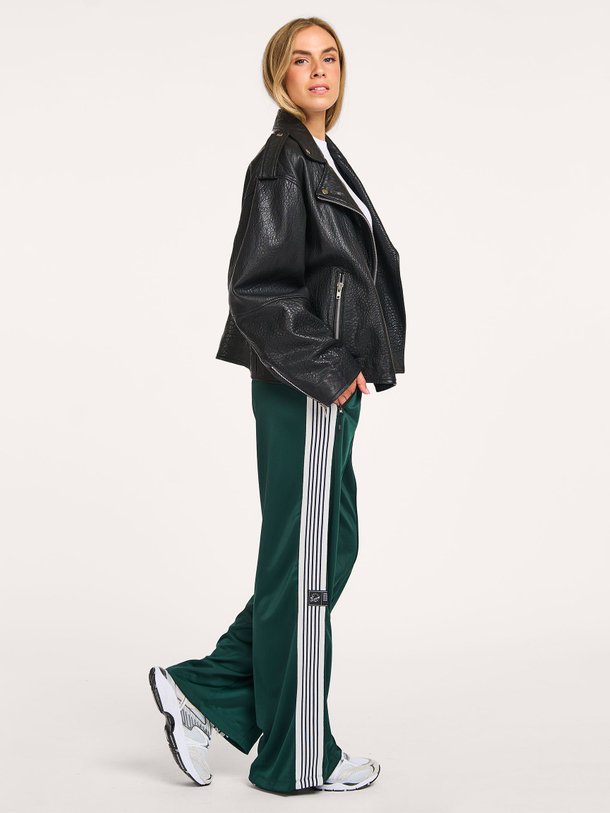 Ontdek de Geweven track broek met bies van Haute L'Amitié in de kleur groen bij Orangebag. Op werkdagen voor 21:45 besteld, morgen in huis.