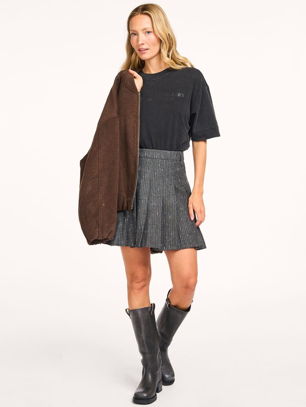 Ontdek de Trina wolmix krijtstreep rok van Copenhagen Muse in de kleur donkergrijs bij Orangebag. Op werkdagen voor 21:45 besteld, morgen in huis.