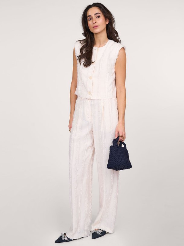 Ontdek de Jules geweven broek van Dante 6 in de kleur crème bij Orangebag. Op werkdagen voor 21:45 besteld, morgen in huis.