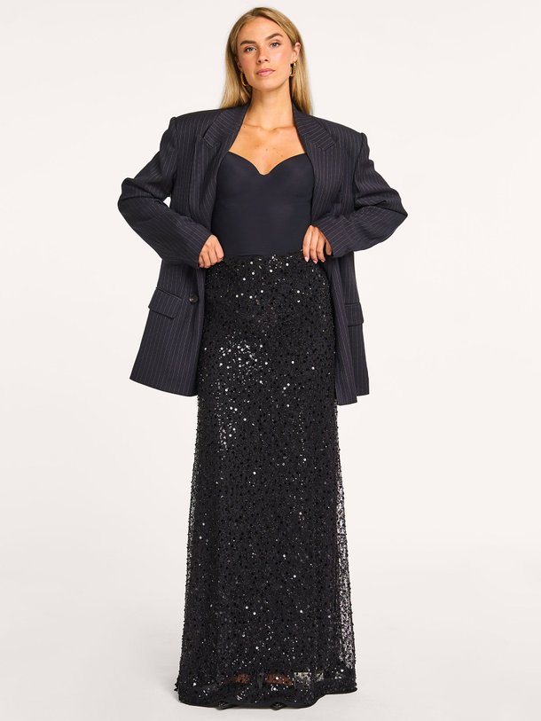 Ontdek de Isequins kanten rok met kralen en pailletten van Essentiel Antwerp in de kleur zwart bij Orangebag. Op werkdagen voor 21:45 besteld, morgen in huis.