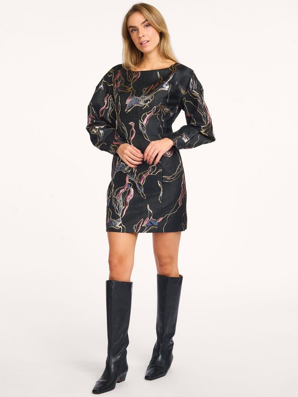 Ontdek de Zola geweven jurk met lurex van Sofie Schnoor in de kleur zwart bij Orangebag. Op werkdagen voor 21:45 besteld, morgen in huis.