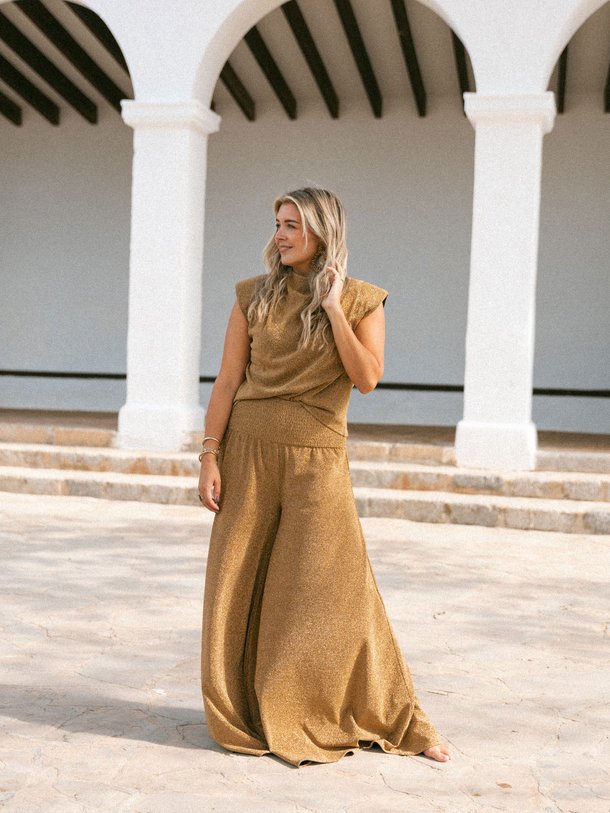 Ontdek de Cariño jersey wide leg lurex broek van Bolina Island in de kleur goudkleur bij Orangebag. Op werkdagen voor 21:45 besteld, morgen in huis.