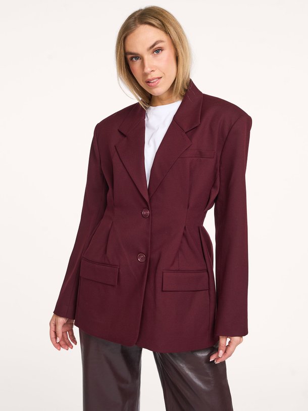 Ontdek de Paula viscosemix blazer van Gestuz in de kleur bordeauxrood bij Orangebag. Op werkdagen voor 21:45 besteld, morgen in huis.