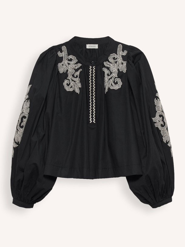 Ontdek de Helen organic cotton top van Alchemist in de kleur zwart bij Orangebag. Op werkdagen voor 21:45 besteld, morgen in huis.