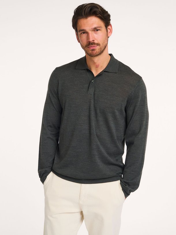 Ontdek de Sarowan wolmix polo trui van Samsoe Samsoe in de kleur donkergroen bij Orangebag. Op werkdagen voor 21:45 besteld, morgen in huis.