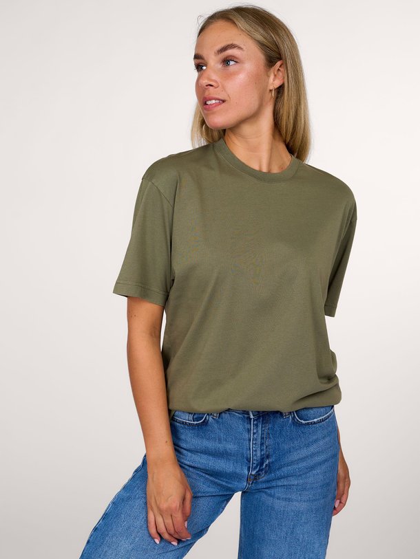 Ontdek de Organic cotton oversized T-shirt van Colorful Standard in de kleur olijfgroen bij Orangebag. Op werkdagen voor 21:45 besteld, morgen in huis.