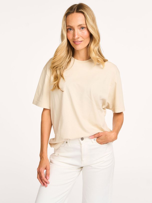 Ontdek de Organic cotton oversized T-shirt van Colorful Standard in de kleur ecru bij Orangebag. Op werkdagen voor 21:45 besteld, morgen in huis.