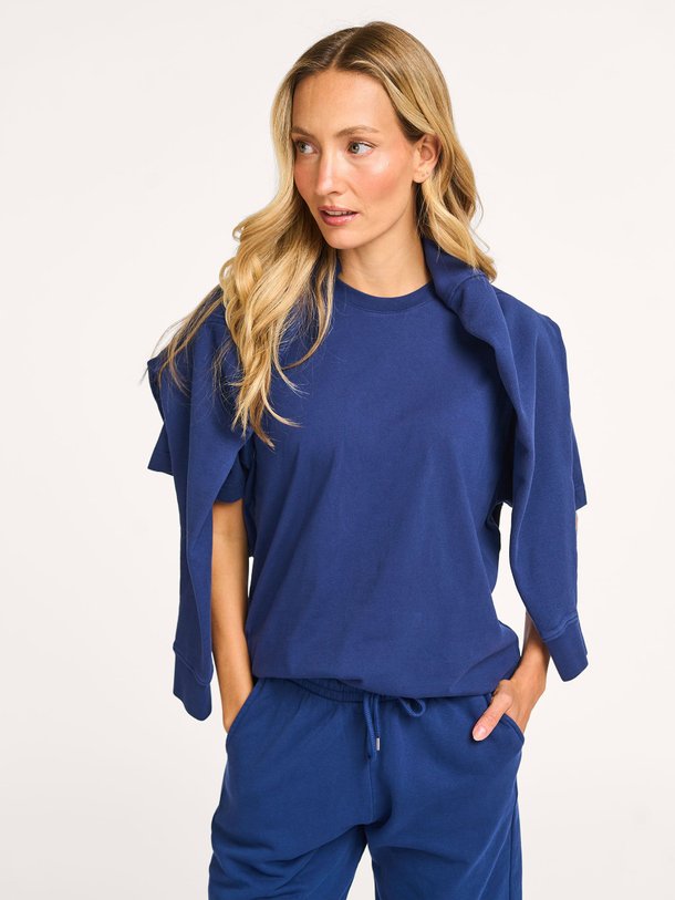 Ontdek de Unisex organic cotton oversized T-shirt van Colorful Standard in de kleur donkerblauw bij Orangebag. Op werkdagen voor 21:45 besteld, morgen in huis.