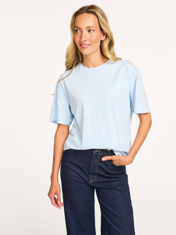 Ontdek de Organic cotton oversized top van Colorful Standard in de kleur lichtblauw bij Orangebag. Op werkdagen voor 21:45 besteld, morgen in huis.