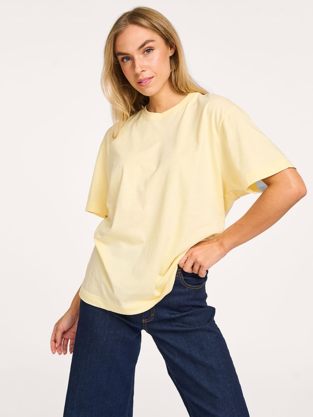 Ontdek de Organic cotton oversized T-shirt van Colorful Standard in de kleur lichtgeel bij Orangebag. Op werkdagen voor 21:45 besteld, morgen in huis.