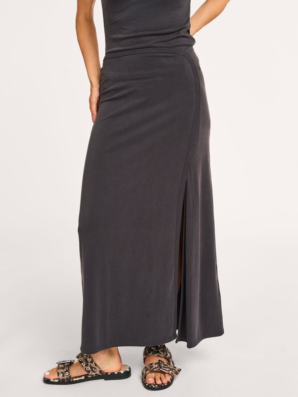 Ontdek de Sasus modalmix maxi rok van Samsoe Samsoe in de kleur zwart bij Orangebag. Op werkdagen voor 21:45 besteld, morgen in huis.