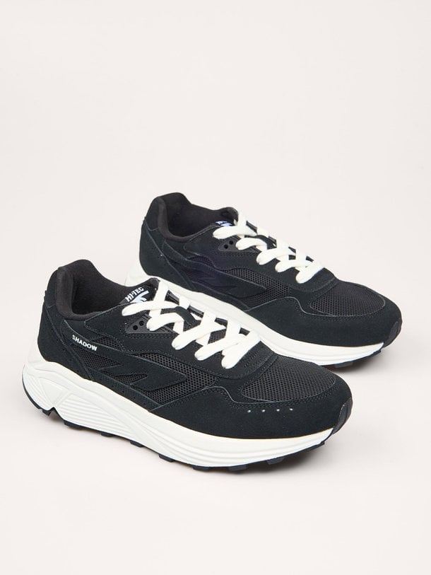 Ontdek de Shadow RGS suède sneakers van Hi-tec in de kleur zwart bij Orangebag. Op werkdagen voor 21:45 besteld, morgen in huis.