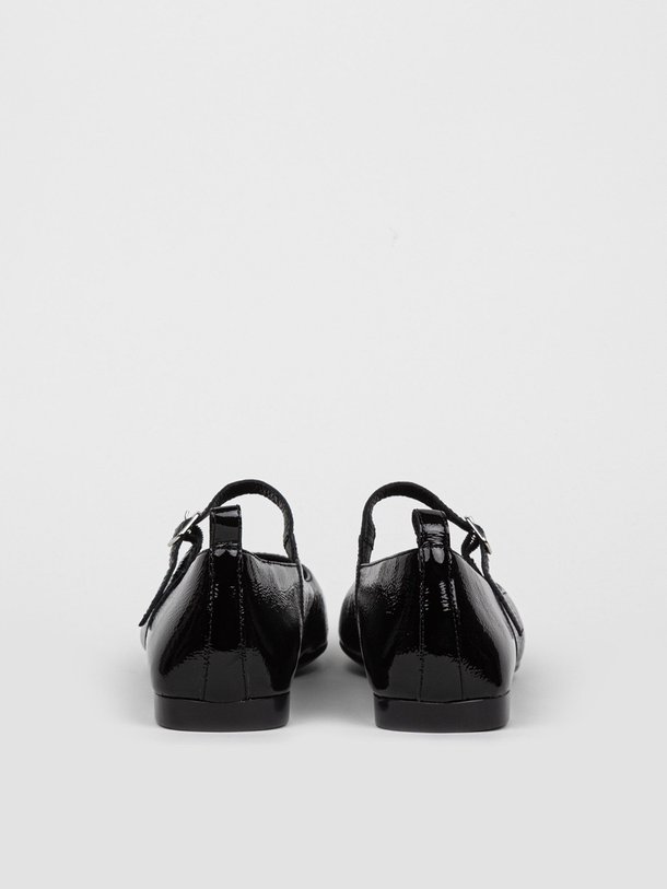 Ontdek de Delia laklederen ballerina's van Vagabond Shoemakers in de kleur zwart bij Orangebag. Op werkdagen voor 21:45 besteld, morgen in huis.