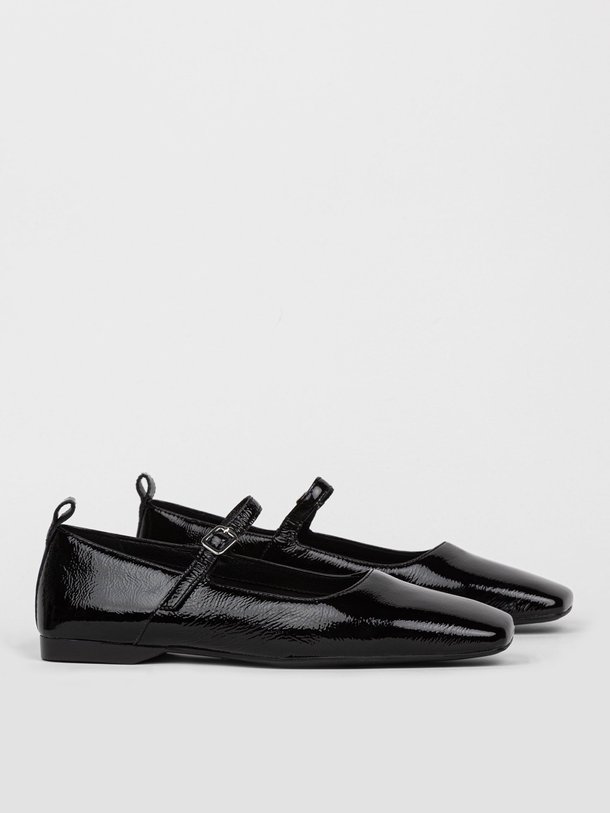 Ontdek de Delia laklederen ballerina's van Vagabond Shoemakers in de kleur zwart bij Orangebag. Op werkdagen voor 21:45 besteld, morgen in huis.