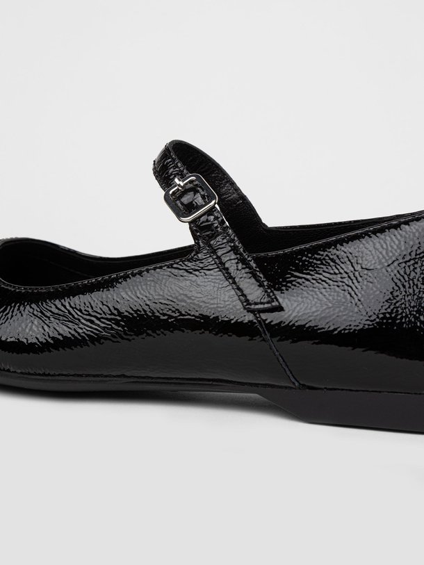 Ontdek de Delia laklederen ballerina's van Vagabond Shoemakers in de kleur zwart bij Orangebag. Op werkdagen voor 21:45 besteld, morgen in huis.