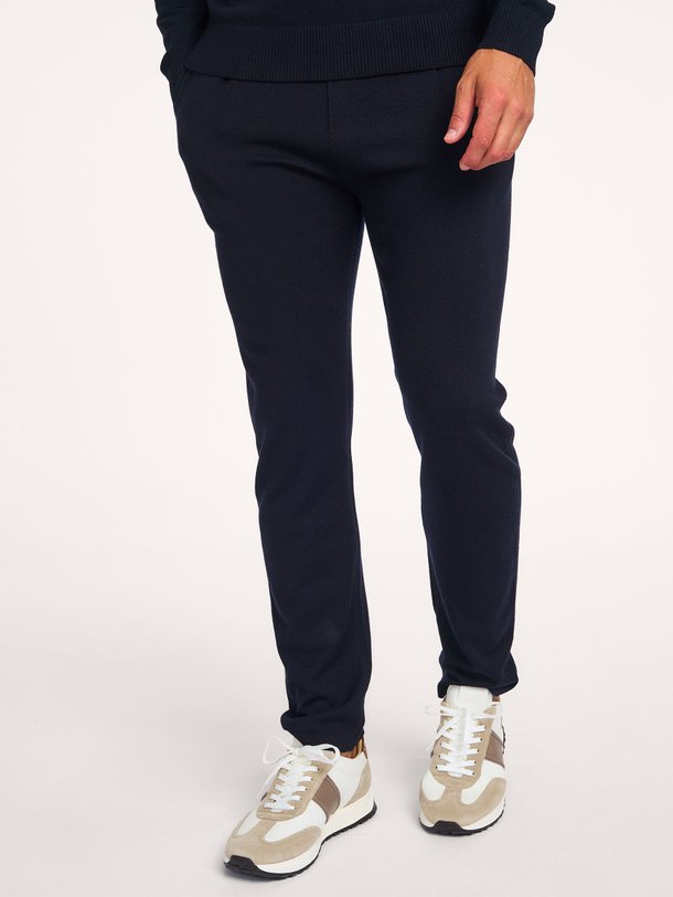 Ontdek de Weston merino wollen broek van Wahts in de kleur donkerblauw bij Orangebag. Op werkdagen voor 21:45 besteld, morgen in huis.