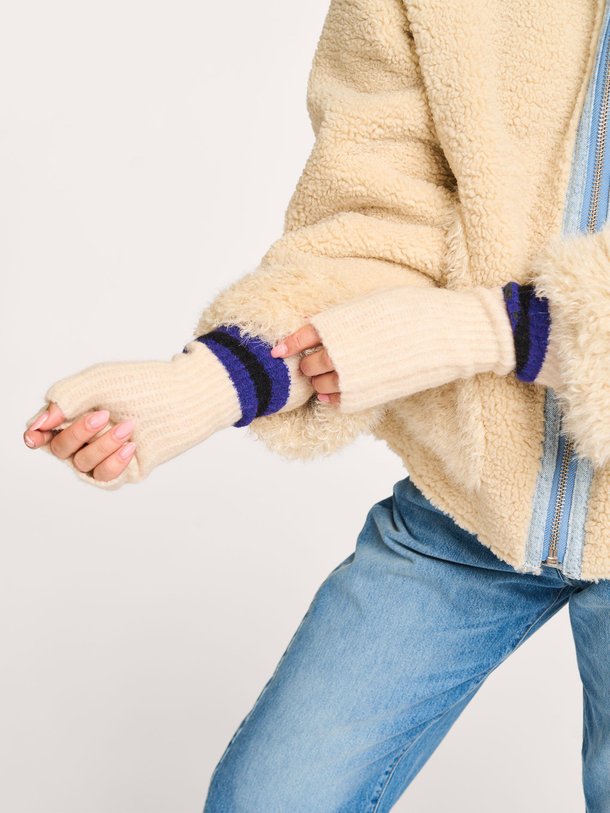 Ontdek de Dercam wolmix handschoenen van Bellerose in de kleur crème bij Orangebag. Op werkdagen voor 21:45 besteld, morgen in huis.