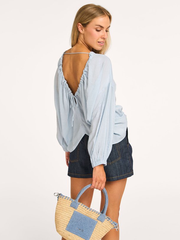 Ontdek de Viscosemix top van Yaya in de kleur lichtblauw bij Orangebag. Op werkdagen voor 21:45 besteld, morgen in huis.