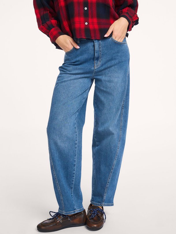 Ontdek de Begum high waist barrel fit stretch jeans van By-Bar in de kleur blauw bij Orangebag. Op werkdagen voor 21:45 besteld, morgen in huis.