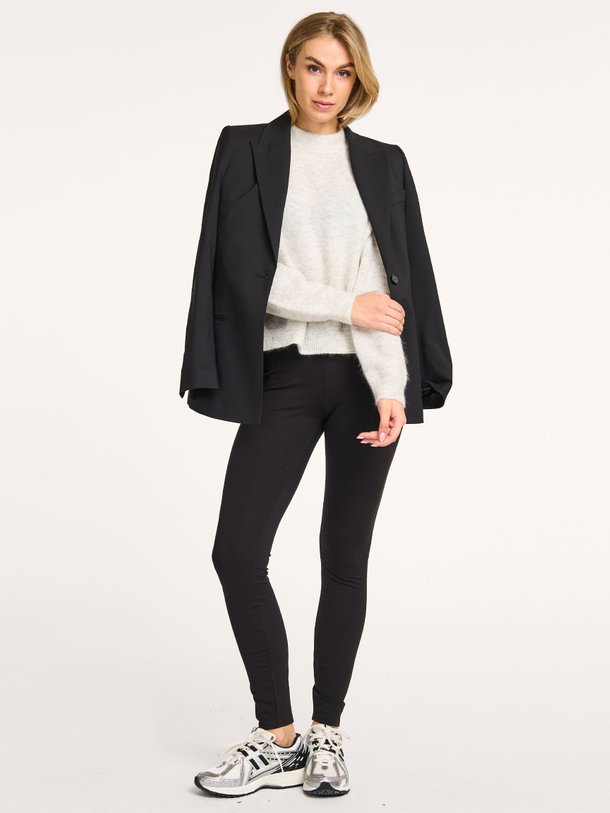 Ontdek de Lumi viscosemix legging van Dante 6 in de kleur zwart bij Orangebag. Op werkdagen voor 21:45 besteld, morgen in huis.