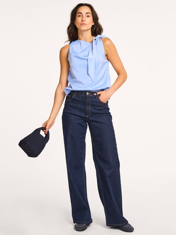 Ontdek de Katja geweven top van Modstrom in de kleur lichtblauw bij Orangebag. Op werkdagen voor 21:45 besteld, morgen in huis.