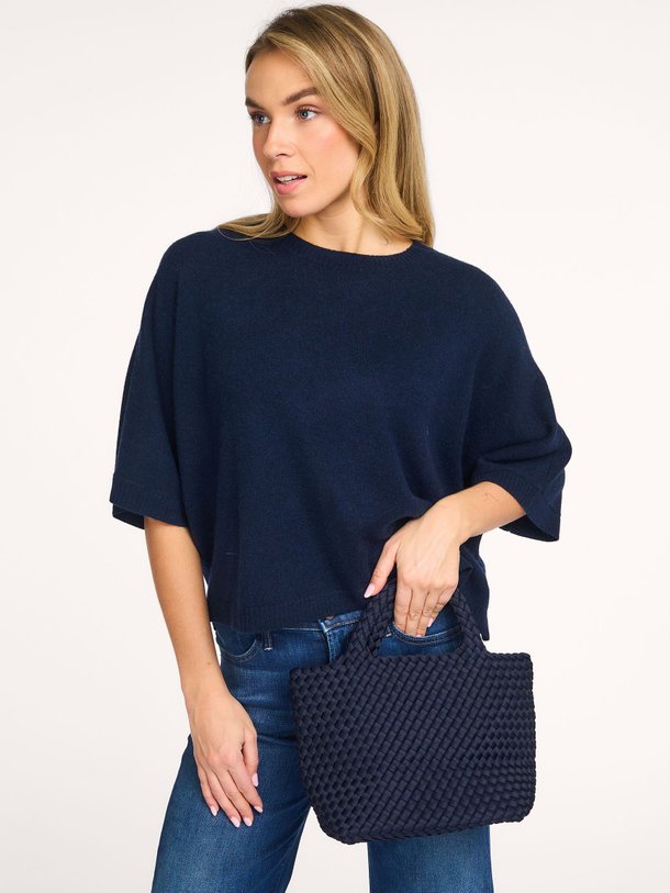 Ontdek de Gevlochten handtas midi van Marrea in de kleur donkerblauw bij Orangebag. Op werkdagen voor 21:45 besteld, morgen in huis.