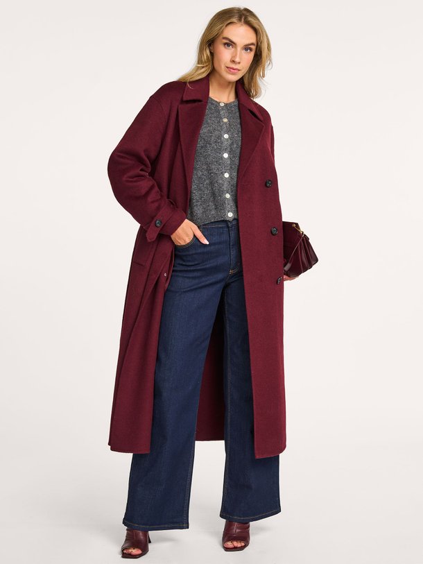 Ontdek de Mae wolmix mantel van Studio AR in de kleur bordeauxrood bij Orangebag. Op werkdagen voor 21:45 besteld, morgen in huis.