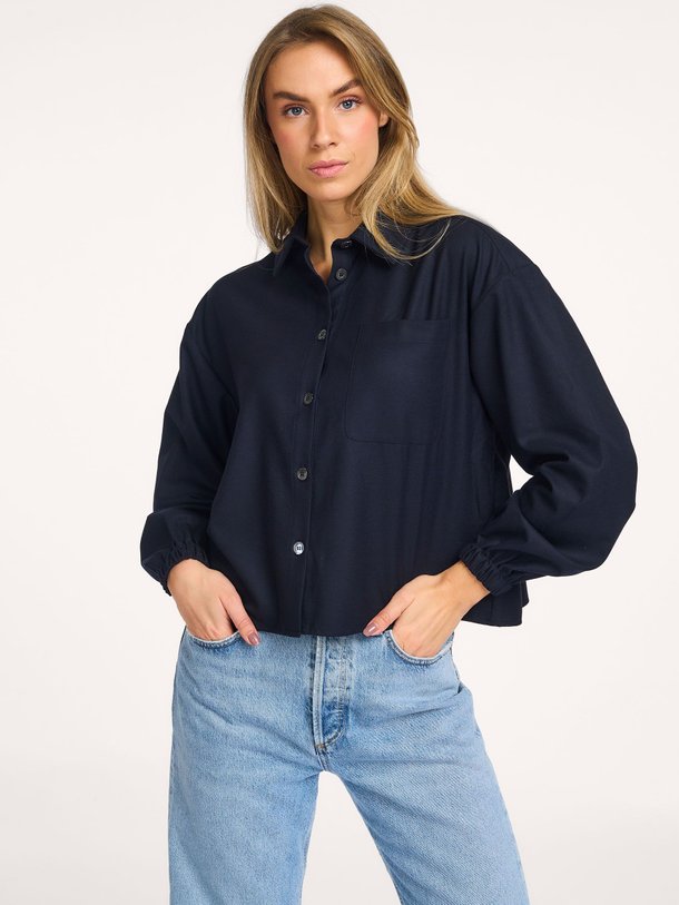 Ontdek de Perrine viscosemix blouse van Ruby Tuesday in de kleur donkerblauw bij Orangebag. Op werkdagen voor 21:45 besteld, morgen in huis.