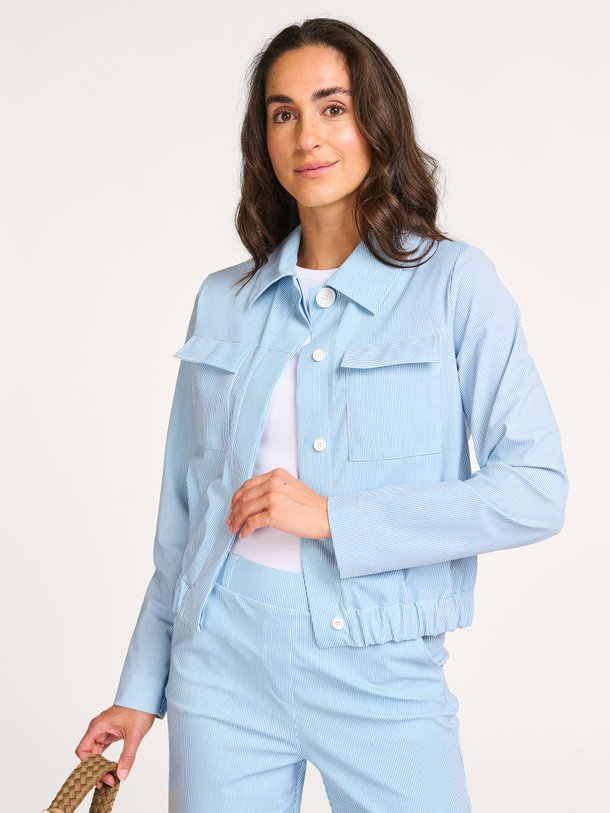 Ontdek de Geertje heavy travel jersey jack van Studio Anneloes in de kleur blauw bij Orangebag. Op werkdagen voor 21:45 besteld, morgen in huis.