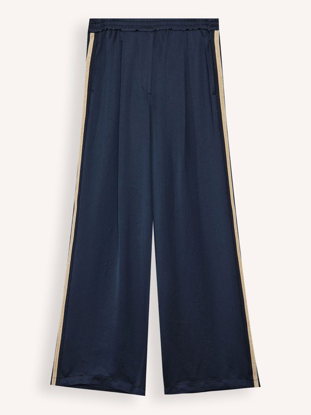 Ontdek de Geweven broek van Summum in de kleur donkerblauw bij Orangebag. Op werkdagen voor 21:45 besteld, morgen in huis.
