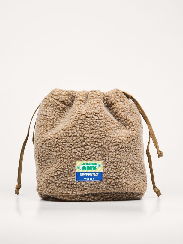 Ontdek de Hoktown geweven teddy crossbody tas van American Vintage in de kleur lichtbruin bij Orangebag. Op werkdagen voor 21:45 besteld, morgen in huis.