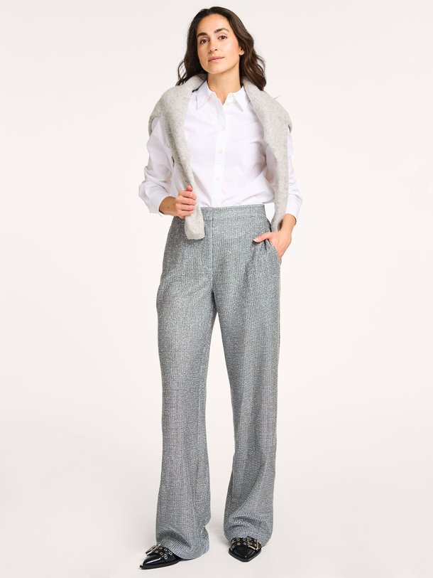 Ontdek de Aremi geweven lurex broek van Dante 6 in de kleur zilverkleur bij Orangebag. Op werkdagen voor 21:45 besteld, morgen in huis.