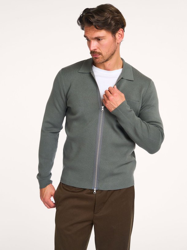 Ontdek de Guna viscosemix vest van Samsoe Samsoe in de kleur groen bij Orangebag. Op werkdagen voor 21:45 besteld, morgen in huis.