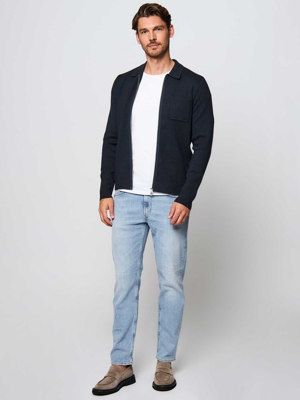 Ontdek de Guna super soft viscosemix vest van Samsoe Samsoe in de kleur donkerblauw bij Orangebag. Op werkdagen voor 21:45 besteld, morgen in huis.