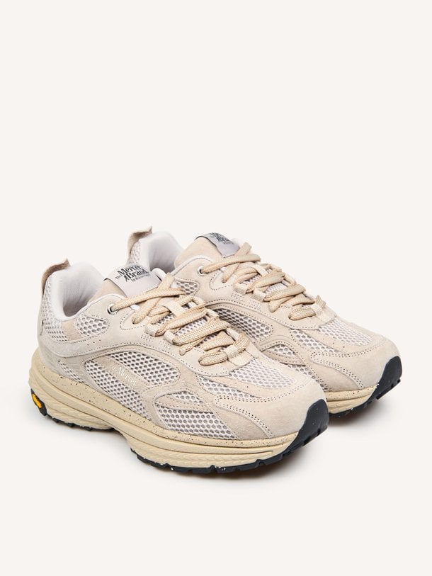Ontdek de The Re-Run Vibram suède sneakers van Mercer Amsterdam in de kleur zand bij Orangebag. Op werkdagen voor 21:45 besteld, morgen in huis.