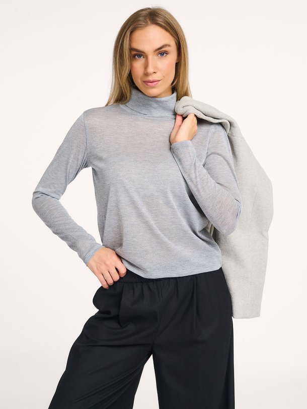 Ontdek de Chanti viscosemix coltrui met lurex van Ruby Tuesday in de kleur zilverkleur bij Orangebag. Op werkdagen voor 21:45 besteld, morgen in huis.