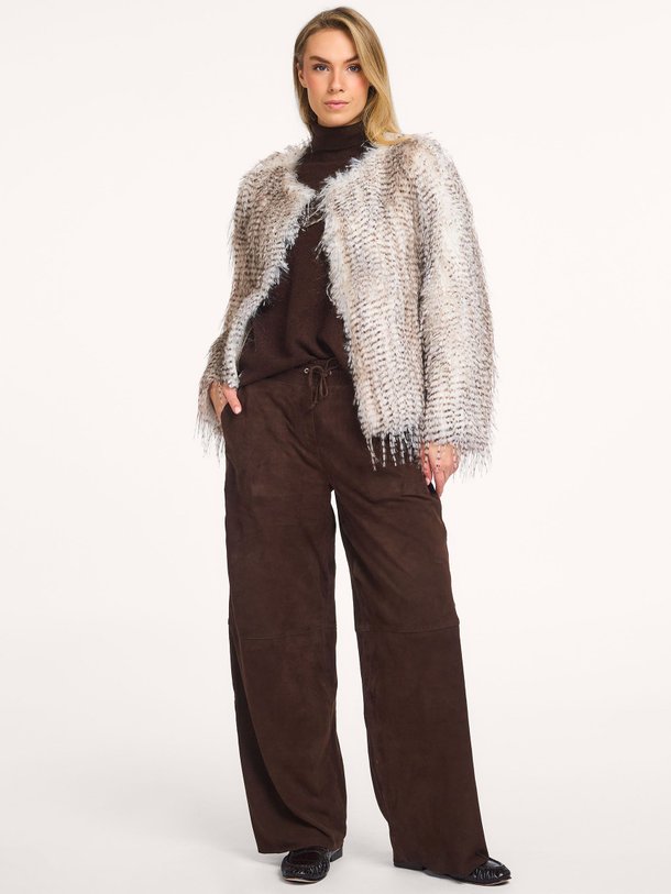 Ontdek de Fulla fake fur jas van Sofie Schnoor in de kleur grijs bij Orangebag. Op werkdagen voor 21:45 besteld, morgen in huis.