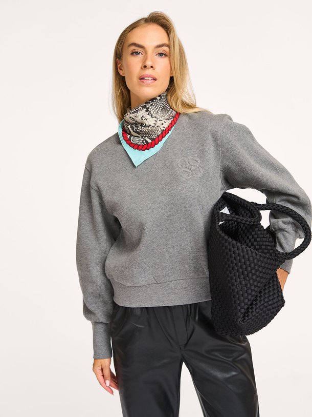 Ontdek de Lison katoenmix gemêleerde logo sweater van Dante 6 in de kleur donkergrijs bij Orangebag. Op werkdagen voor 21:45 besteld, morgen in huis.