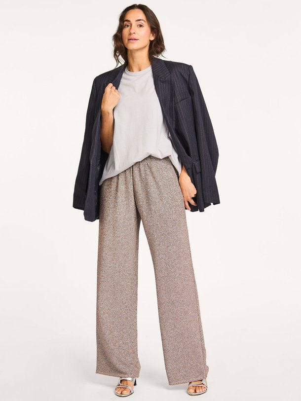 Ontdek de Geweven broek met lurex van forte_forte in de kleur champagne bij Orangebag. Op werkdagen voor 21:45 besteld, morgen in huis.