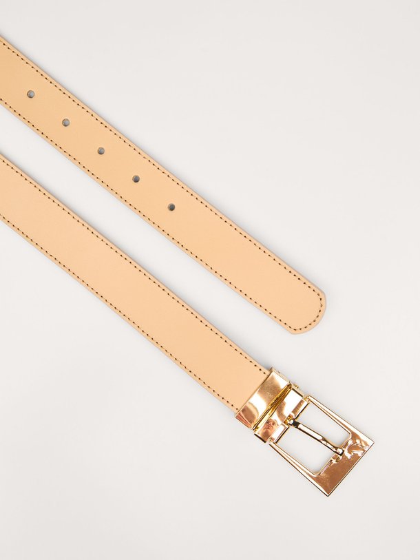 Ontdek de Ember Gold lederen riem van Lois in de kleur beige bij Orangebag. Op werkdagen voor 21:45 besteld, morgen in huis.