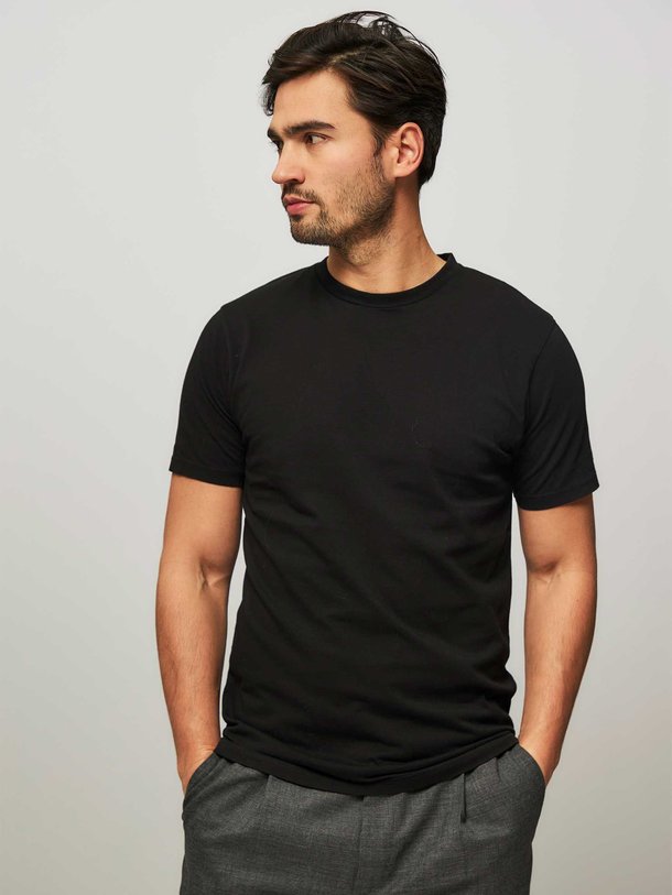 Ontdek de Organic cotton unisex T-shirt van Colorful Standard in de kleur zwart bij Orangebag. Op werkdagen voor 21:45 besteld, morgen in huis.